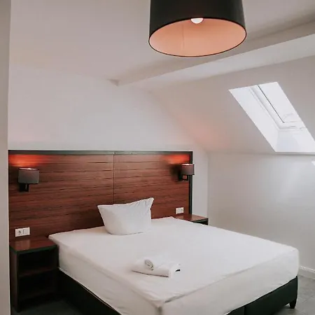 Domizil Hostel *